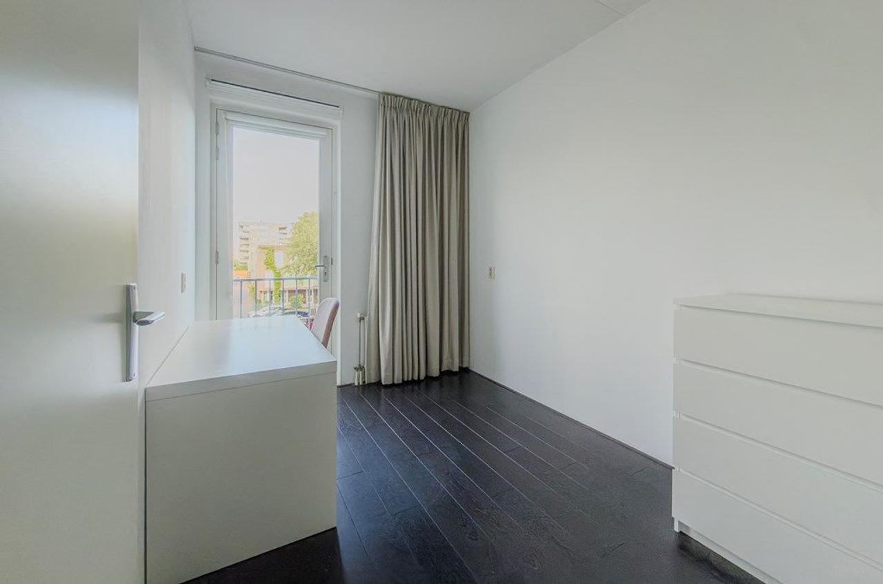 Furnished 4-Room Apartment with Balcony - Image 16