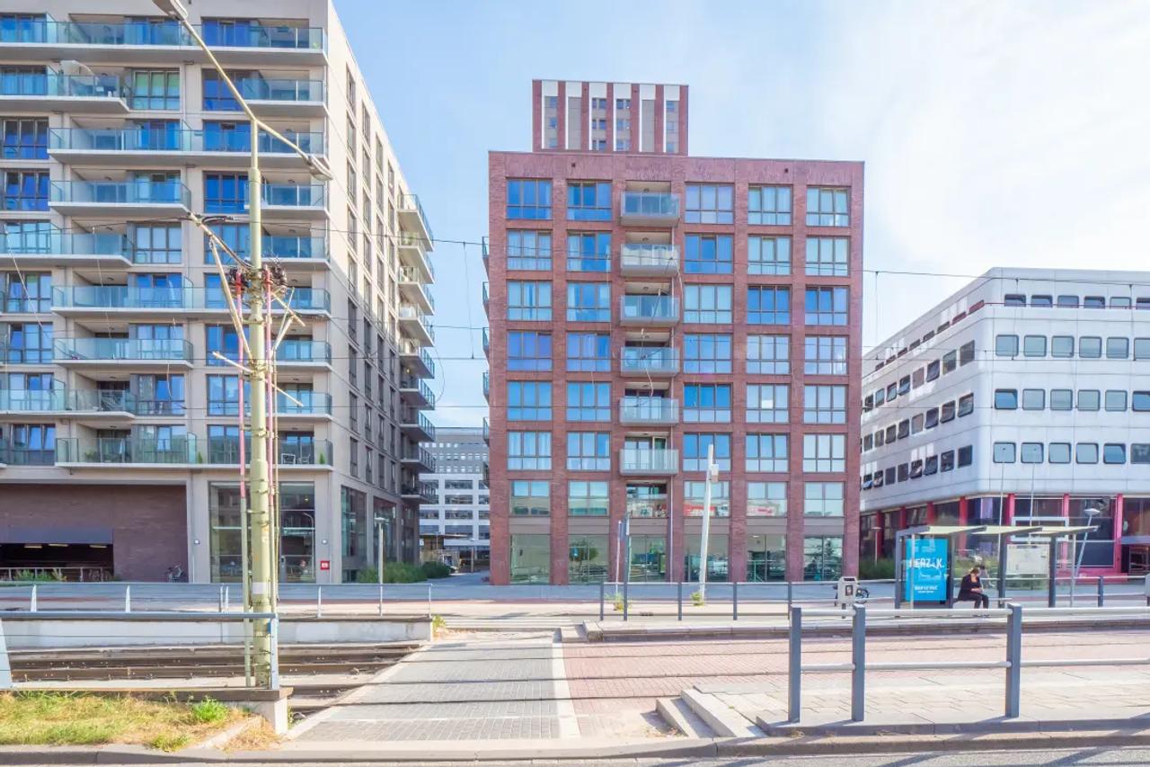 77 m² apartment with 2 bedrooms - Image 1
