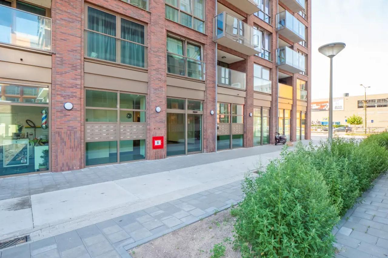 77 m² apartment with 2 bedrooms - Image 2