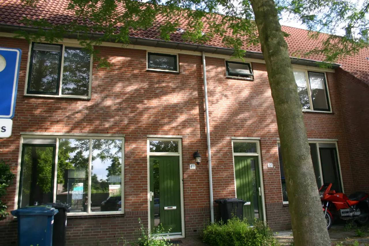 Energy-Efficient Family Home with Garden - Image 2