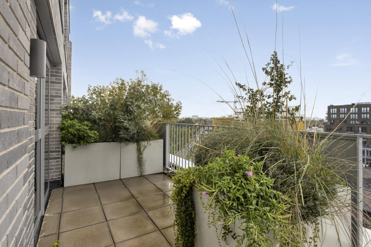 63 m² 2-bedroom rental apartment - Image 4