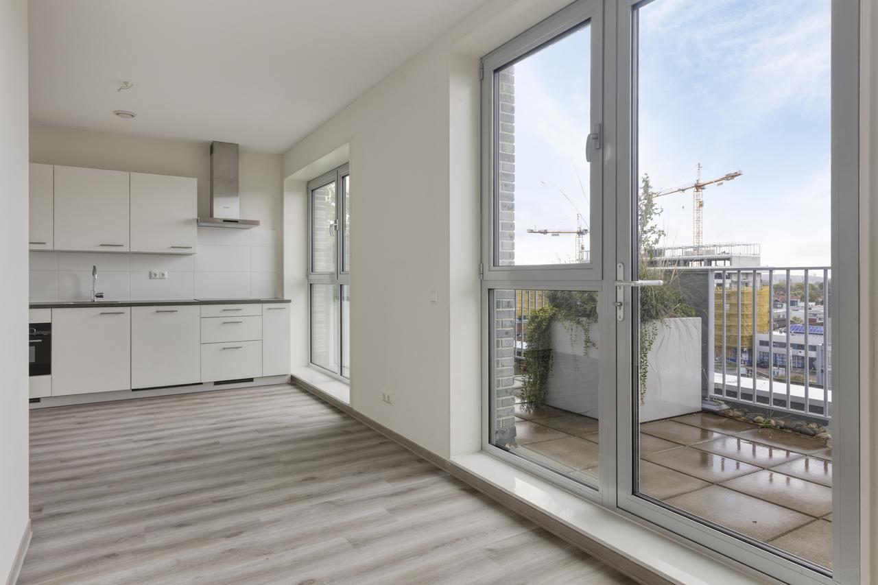 63 m² 2-bedroom rental apartment - Image 8