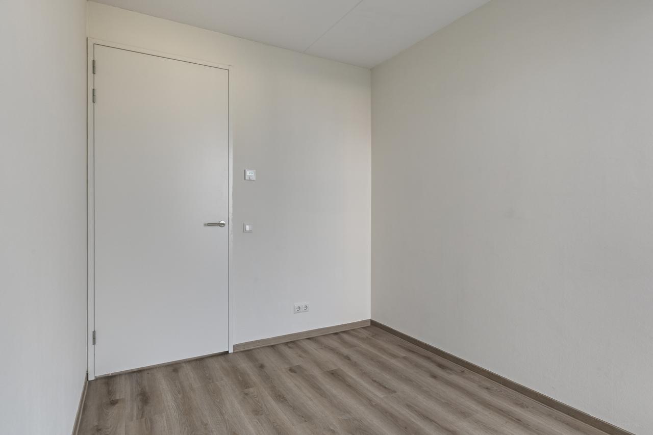 63 m² 2-bedroom rental apartment - Image 15