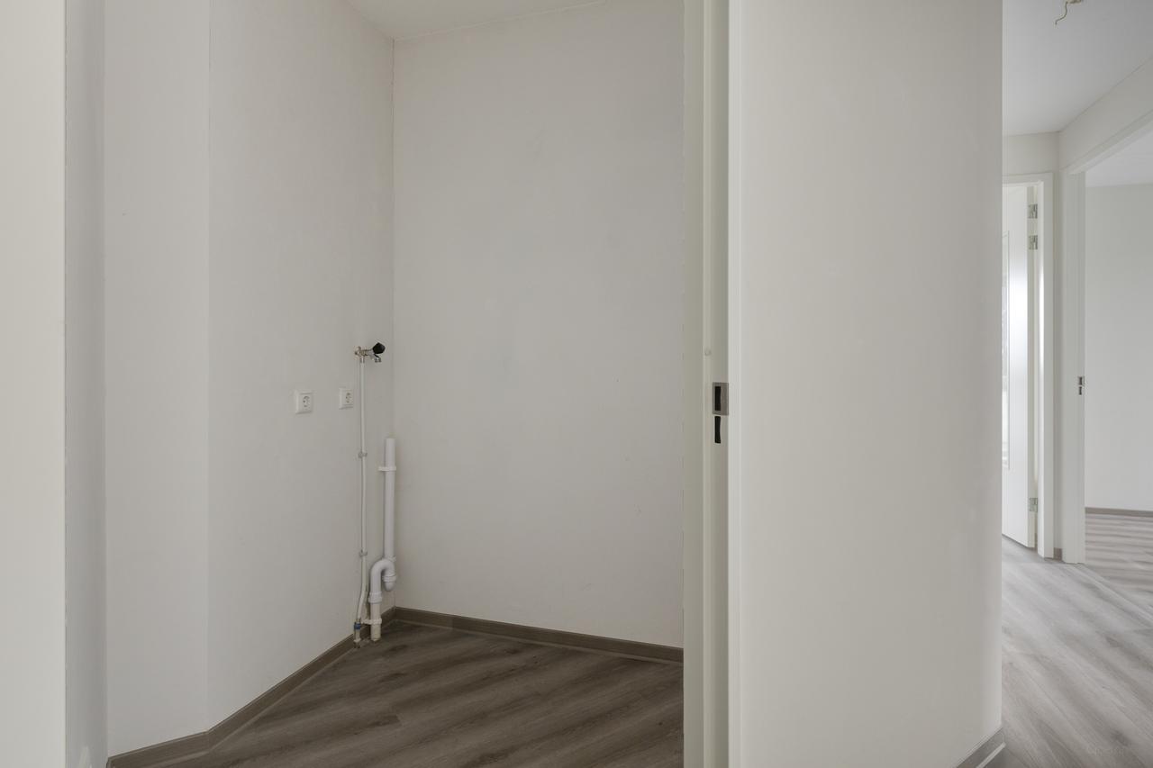 63 m² 2-bedroom rental apartment - Image 16