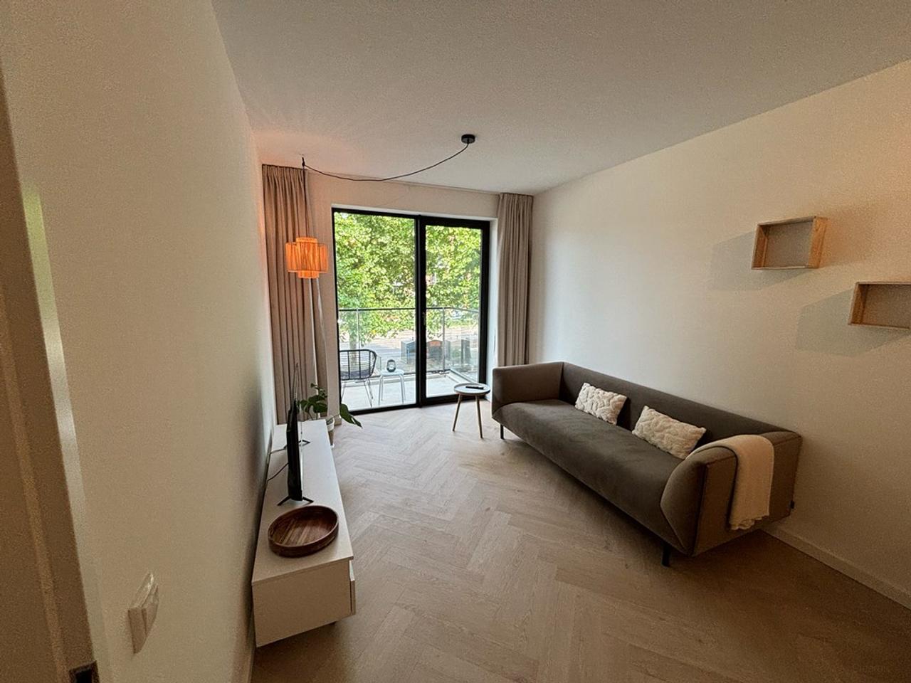 Gemeubileerd 3-kamerappartement met balkon - Afbeelding 1