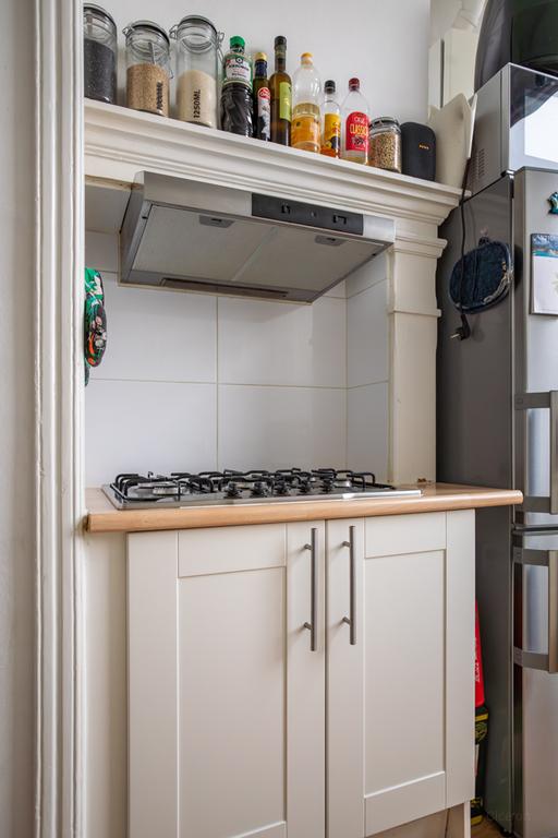95 m² apartment with balcony in Bezuidenhout - Image 6