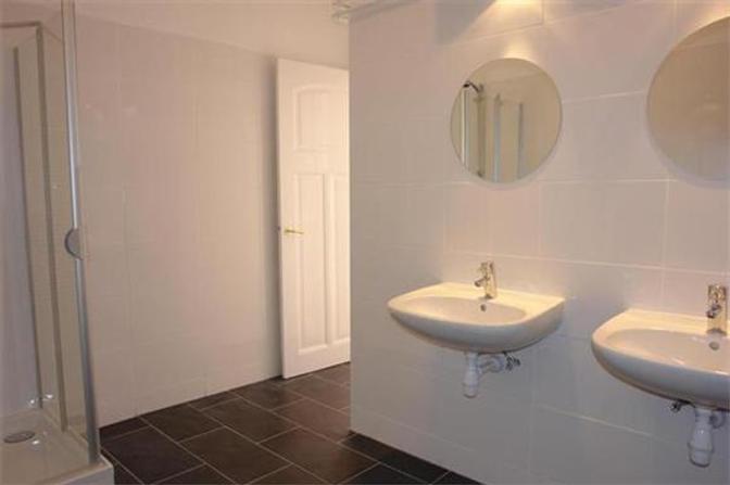 95 m² apartment with balcony in Bezuidenhout - Image 9