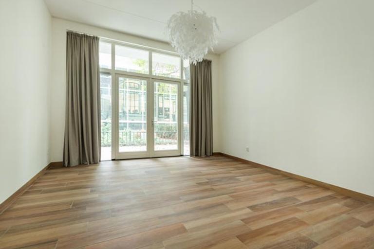 Apartment with Terrace in the Jordaan - Image 10