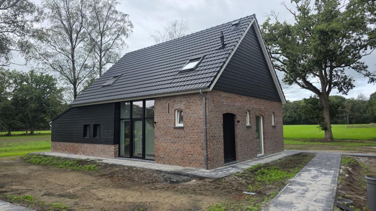 Two Homes with 7 Bedrooms in Schijf - Image 2