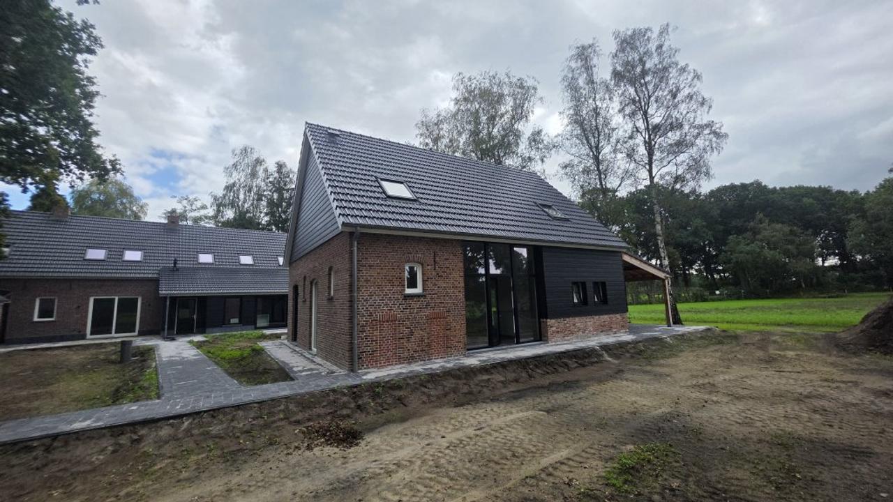 Two Homes with 7 Bedrooms in Schijf - Image 3