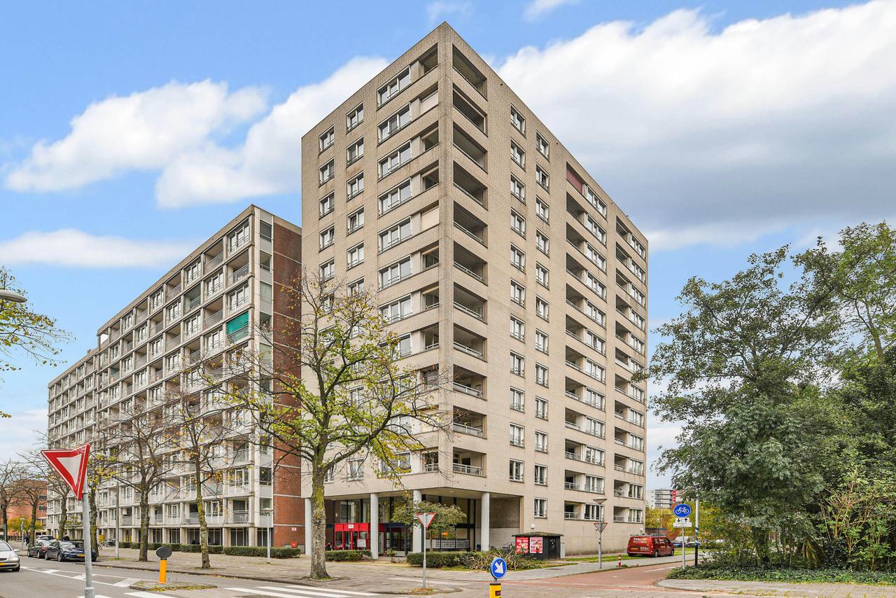 83 m² apartment with balcony in Amsterdam - Image 1