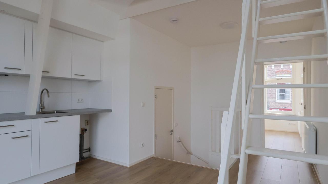 Bright 1-Bedroom Apartment with Roof Terrace - Image 3