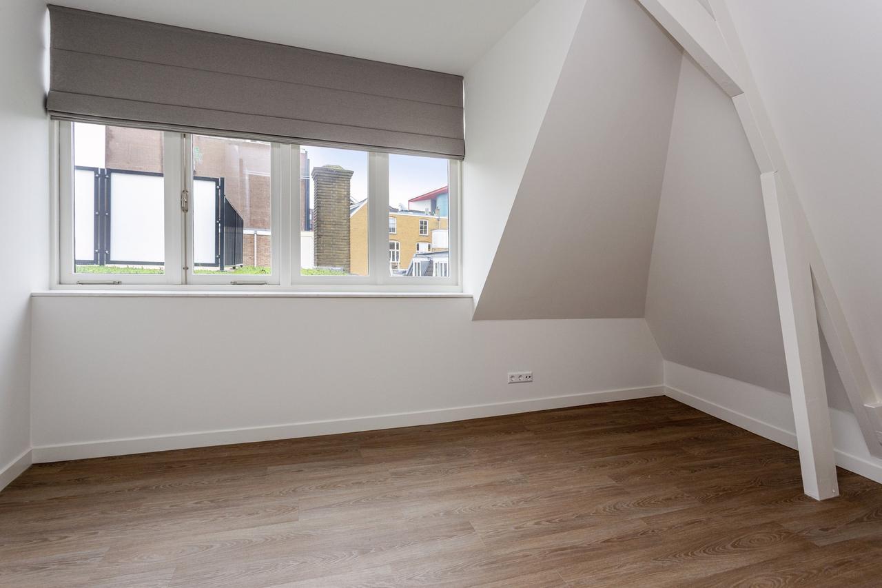Apartment with Terrace on Oudegracht - Image 12