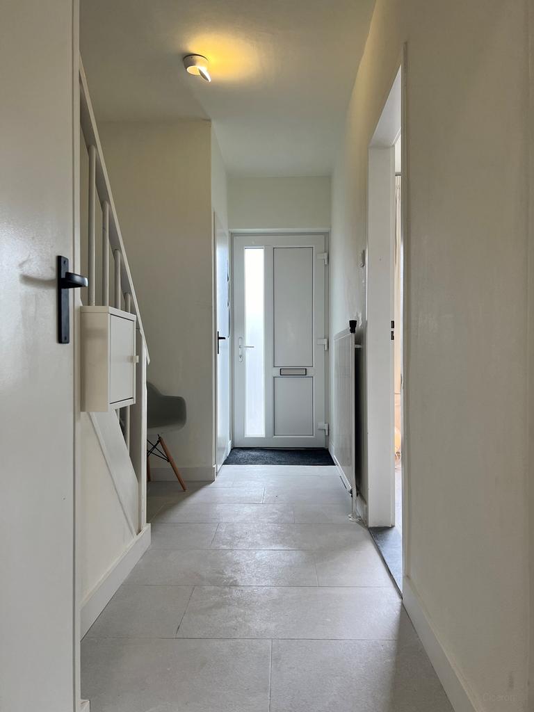 Woning met tuin, garage en 4 slaapkamers - Afbeelding 2