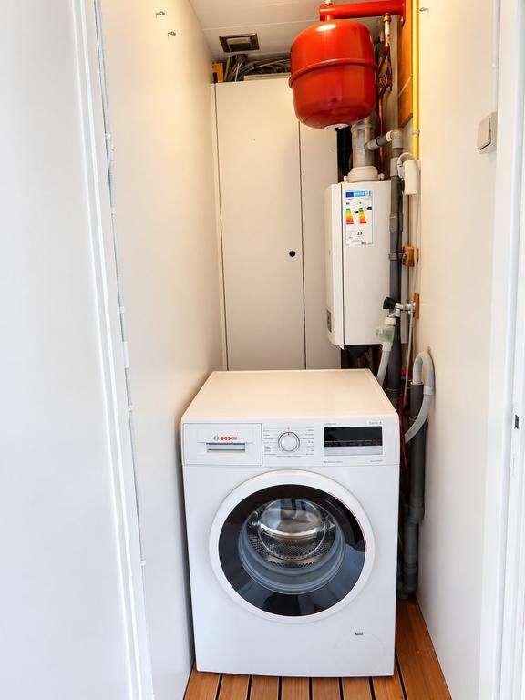 Furnished 1-Bedroom Apartment Near Vondelpark - Image 13