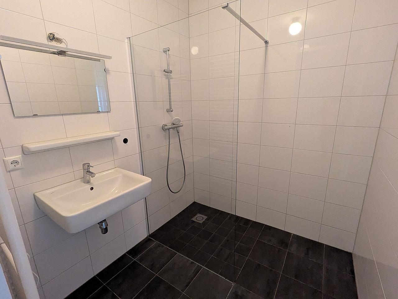 One-bedroom apartment with spacious balcony - Image 6