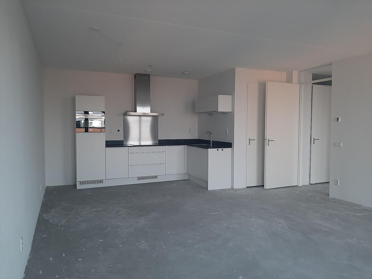 80 m² apartment with balcony and parking - Image 2
