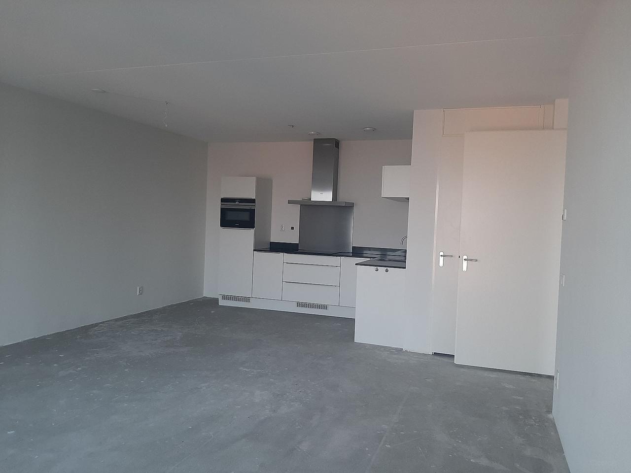 80 m² apartment with balcony and parking - Image 3
