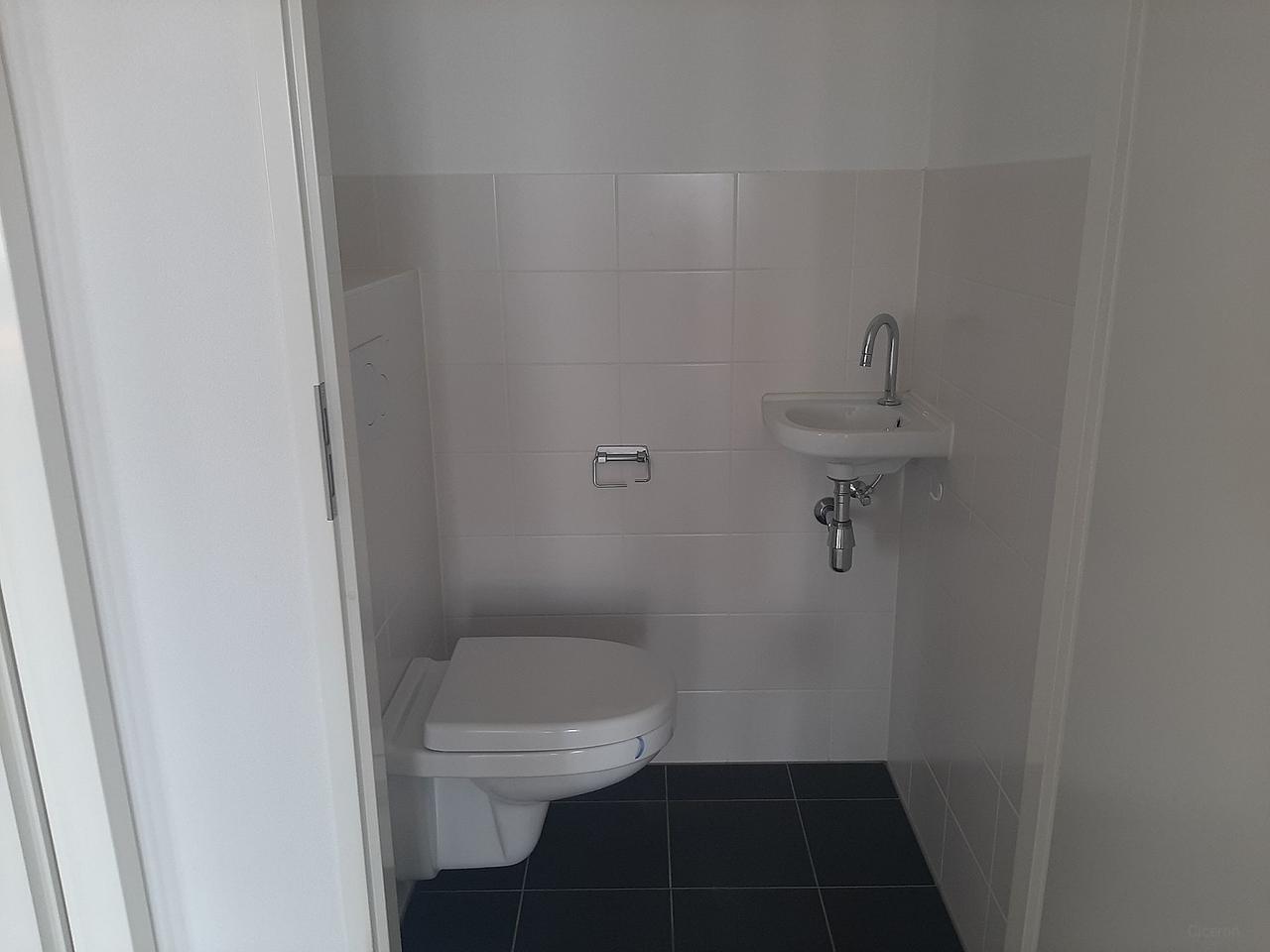 80 m² apartment with balcony and parking - Image 6