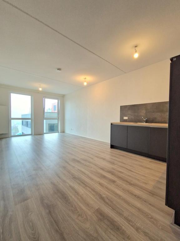 12th-Floor Apartment with Terrace - Image 20