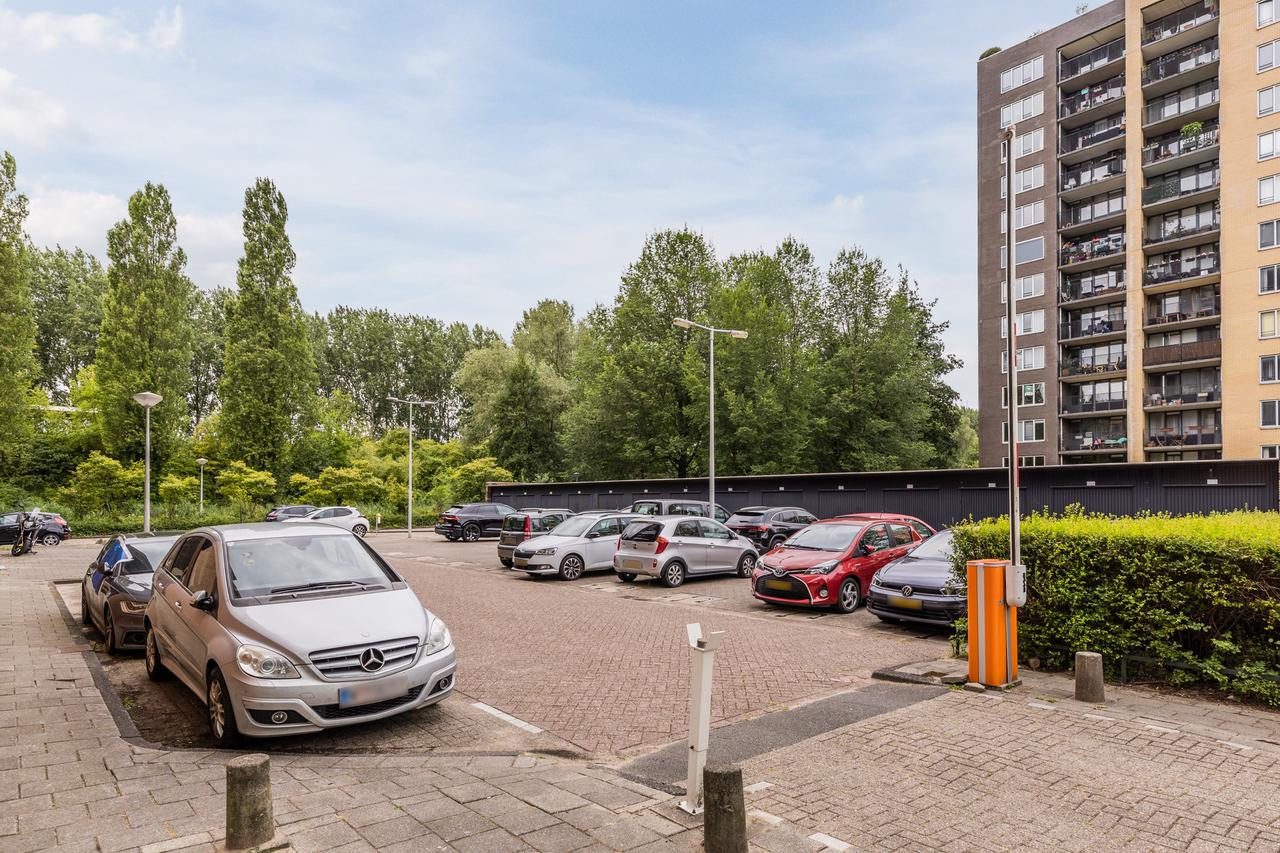 204 m² penthouse with terrace in Amsterdam West - Image 23