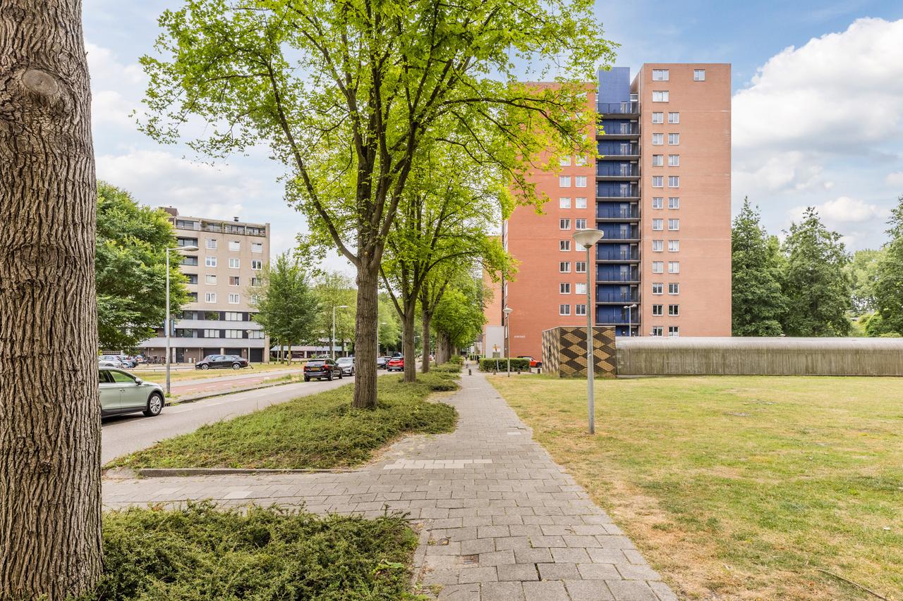 204 m² penthouse with terrace in Amsterdam West - Image 24