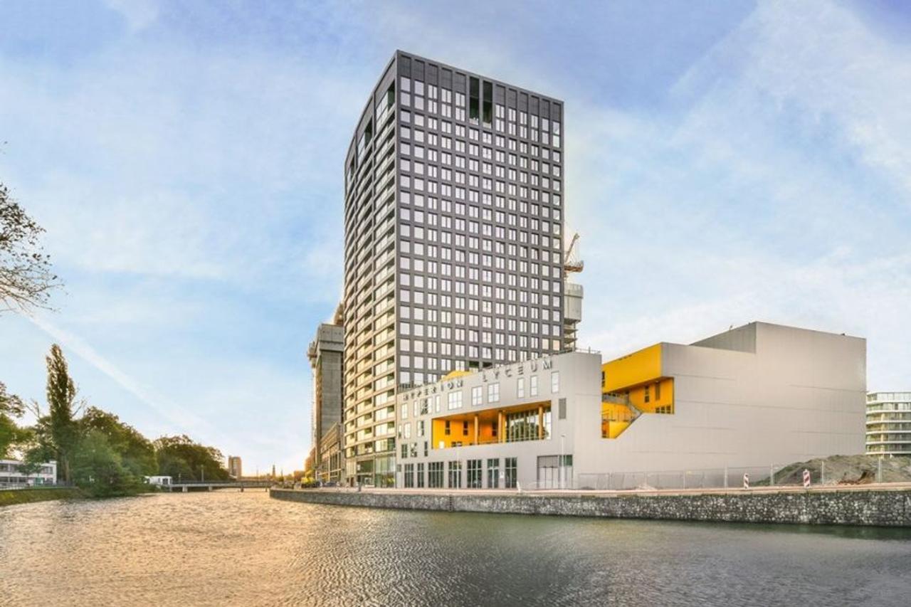 107 m² with terrace and IJ views - Image 1