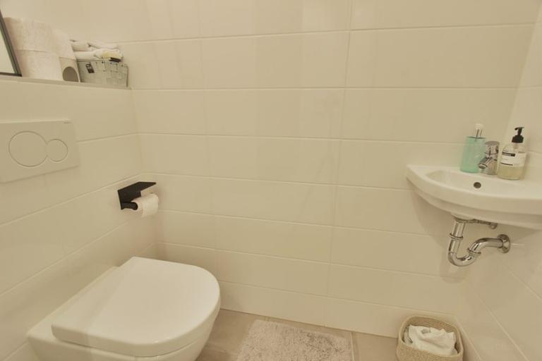 107 m² with terrace and IJ views - Image 3