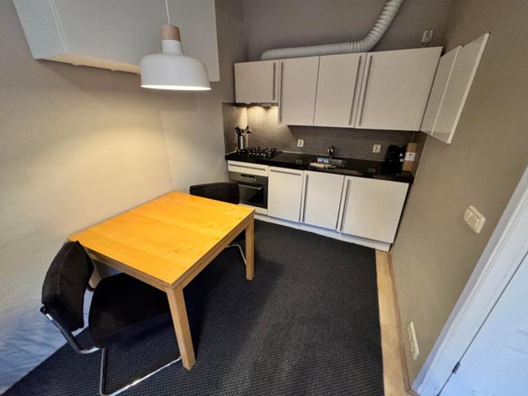 Gemeubileerd appartement met balkon in IJselbuurt - Afbeelding 2