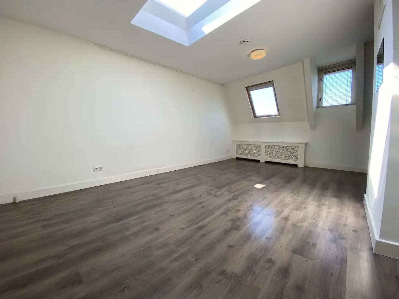 1-bedroom apartment with internet in Valkenbos - Image 1