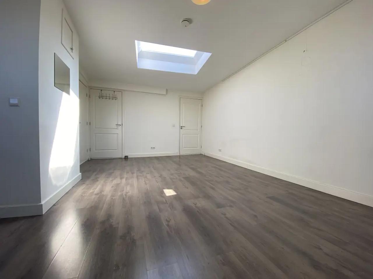 1-bedroom apartment with internet in Valkenbos - Image 2