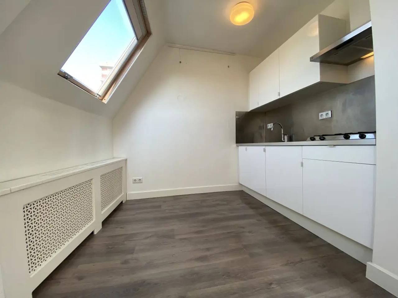 1-bedroom apartment with internet in Valkenbos - Image 3