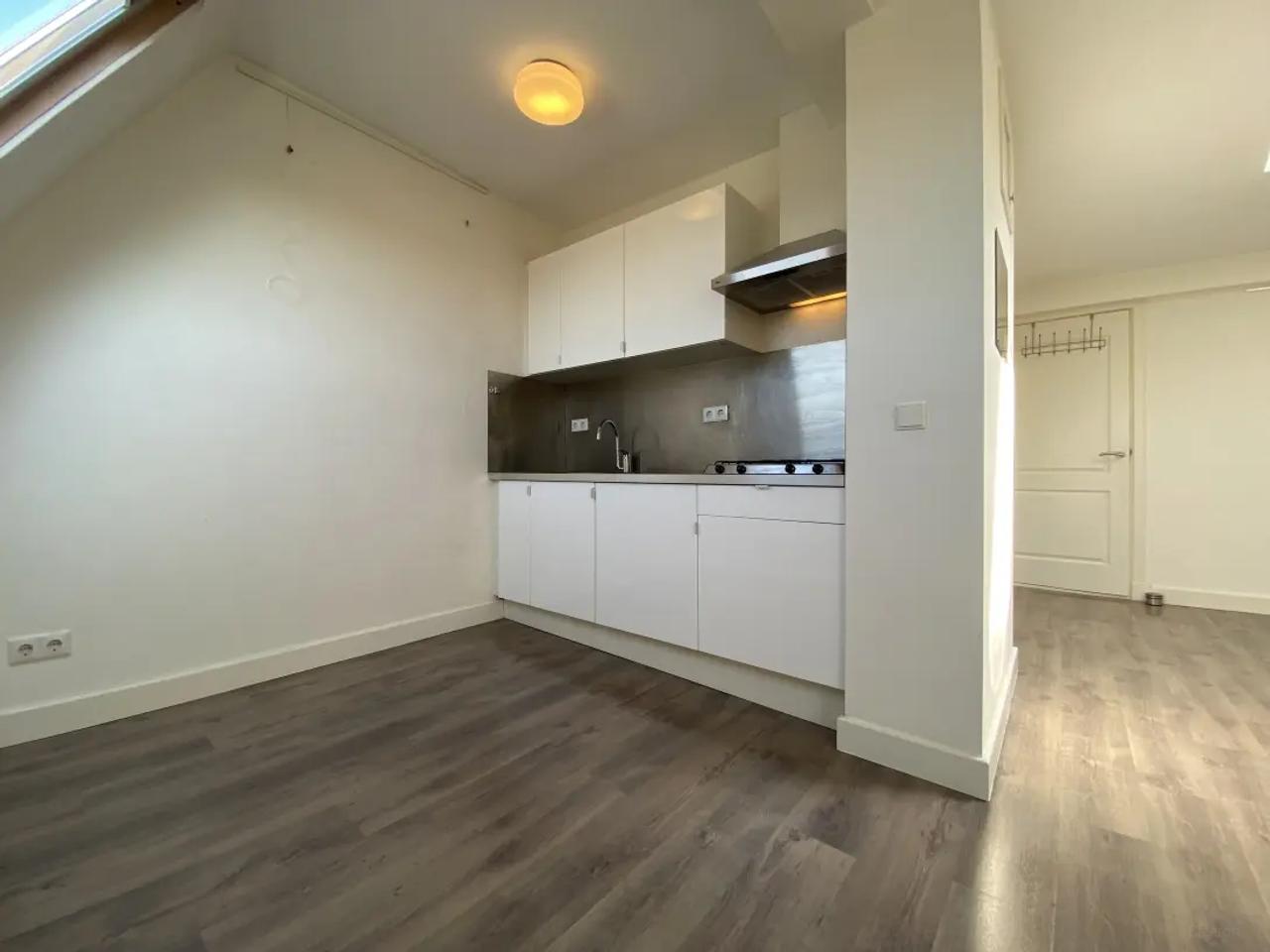 1-bedroom apartment with internet in Valkenbos - Image 4