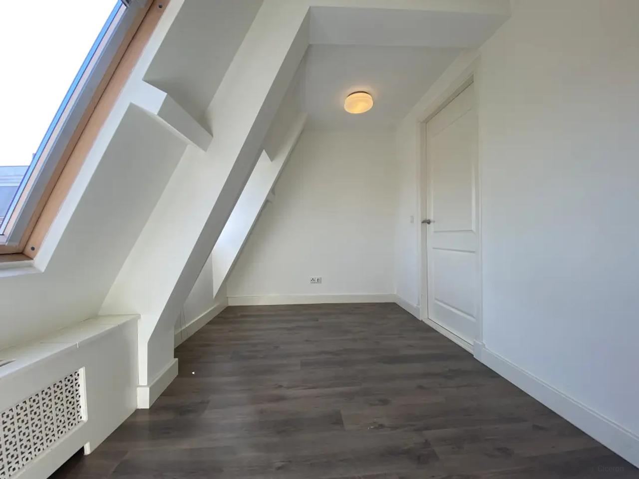 1-bedroom apartment with internet in Valkenbos - Image 6