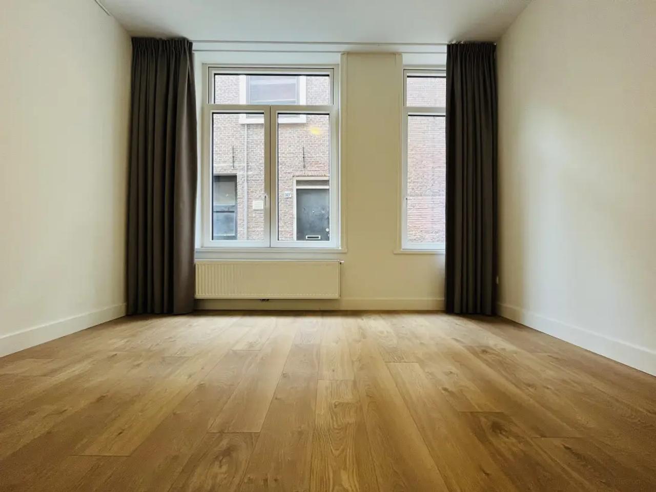 2-bedroom apartment with terrace in Zuidwal - Image 1