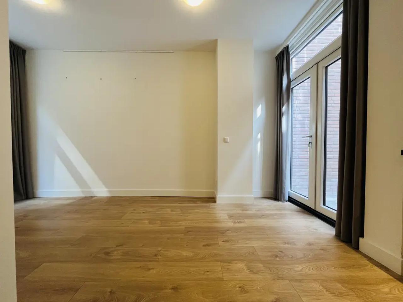 2-bedroom apartment with terrace in Zuidwal - Image 2
