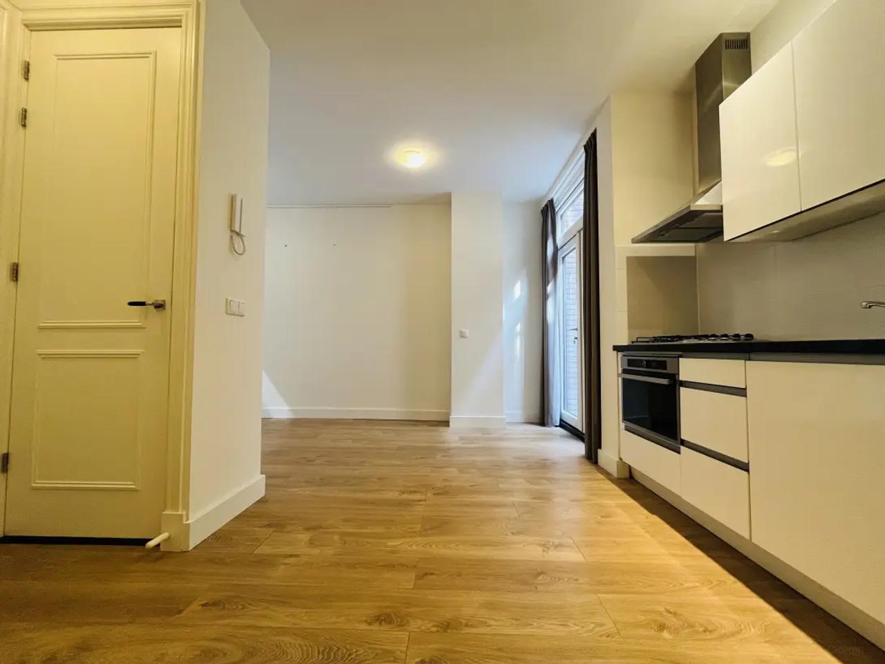 2-bedroom apartment with terrace in Zuidwal - Image 3