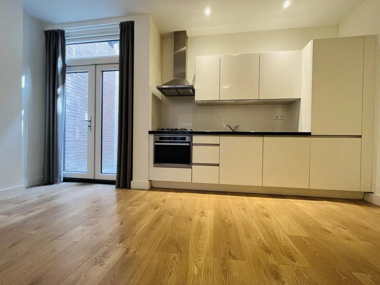2-bedroom apartment with terrace in Zuidwal - Image 4
