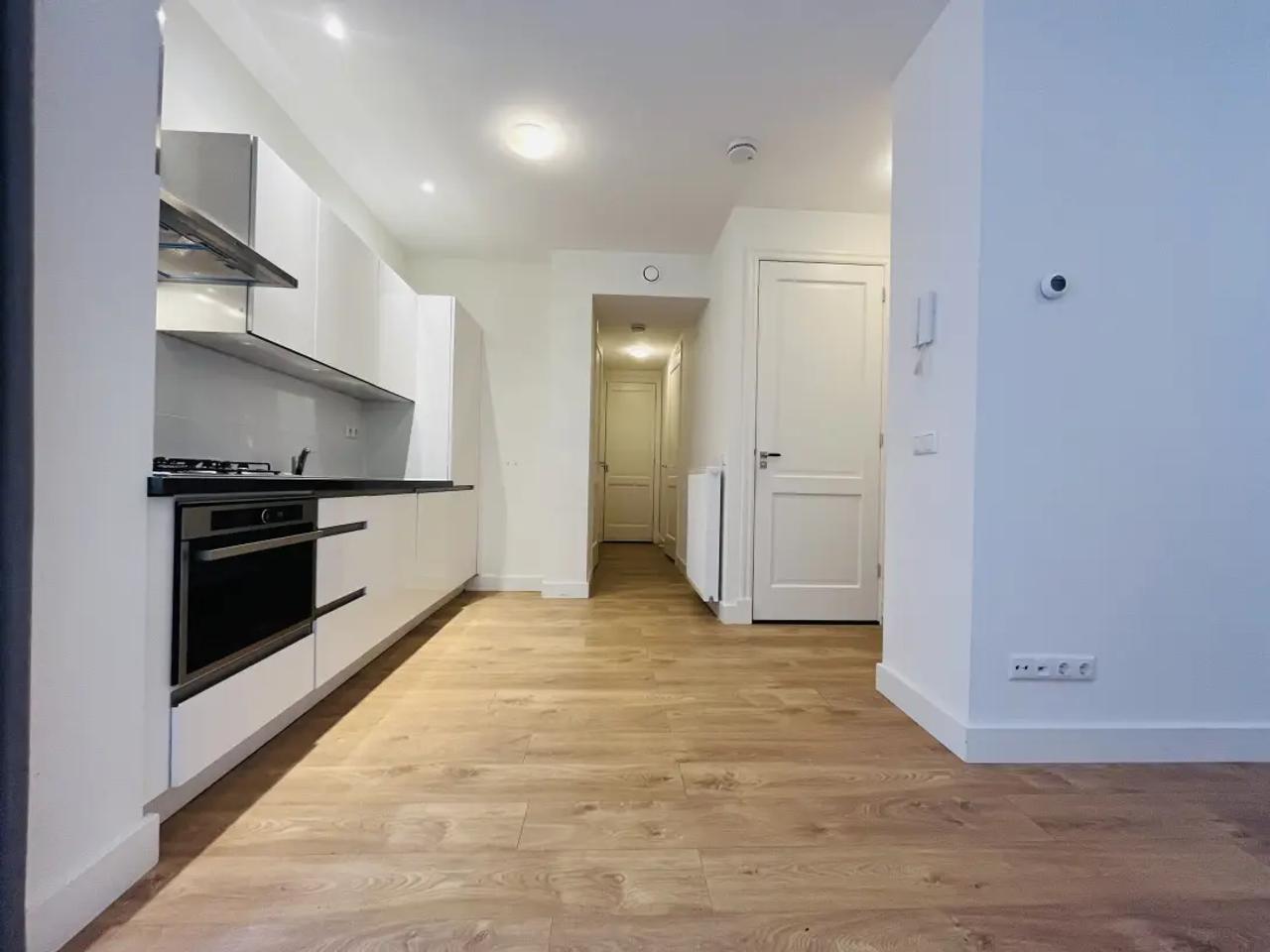 2-bedroom apartment with terrace in Zuidwal - Image 5