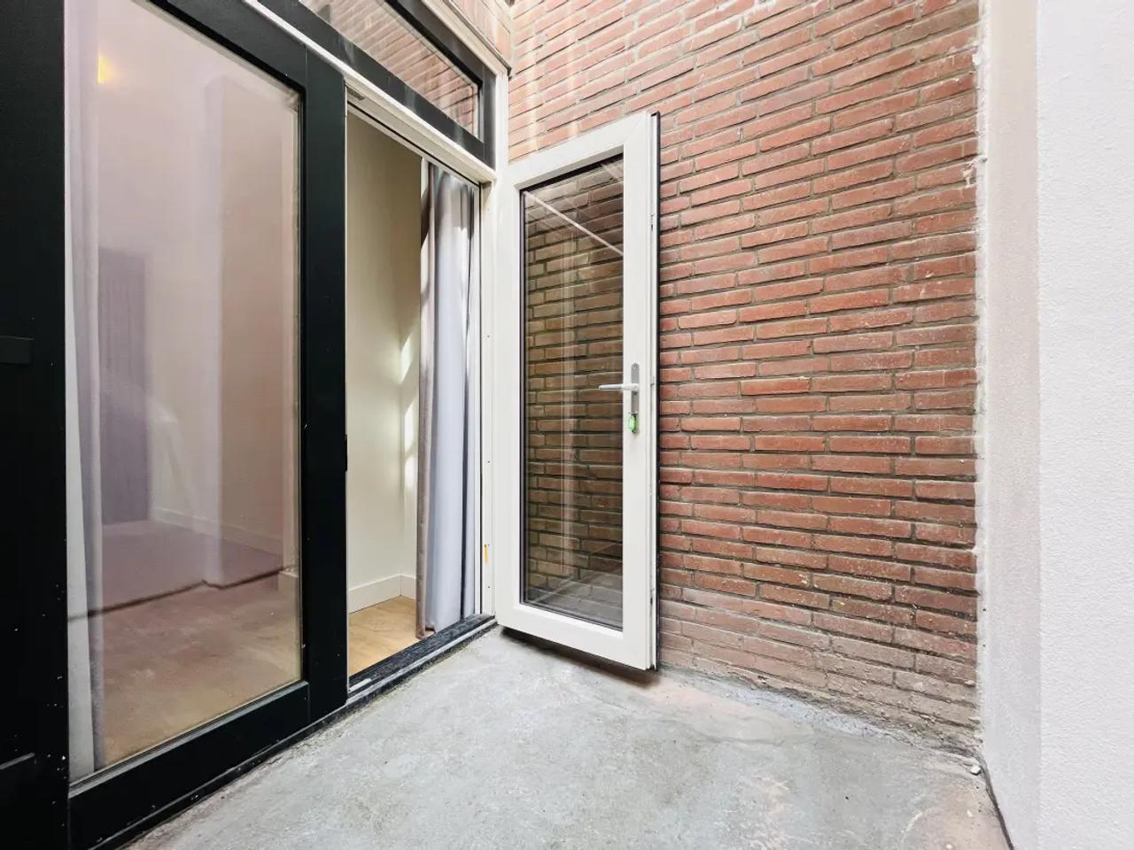 2-bedroom apartment with terrace in Zuidwal - Image 6