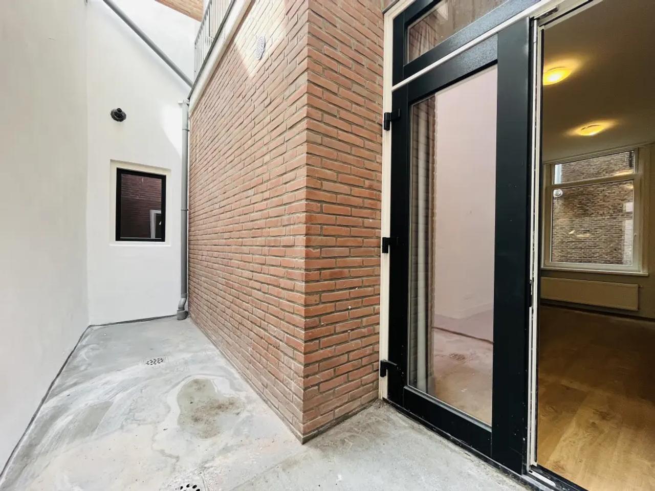 2-bedroom apartment with terrace in Zuidwal - Image 7