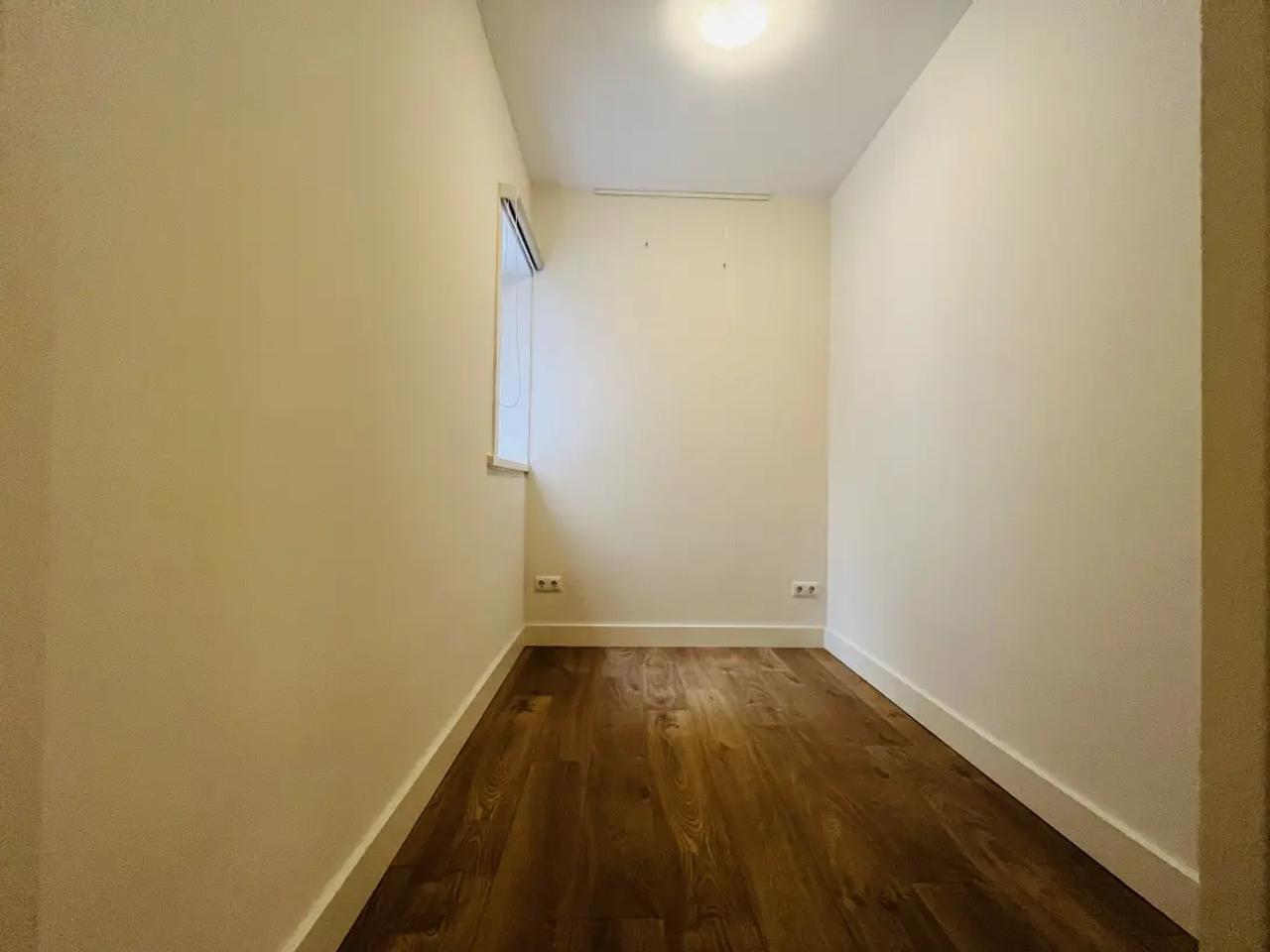 2-bedroom apartment with terrace in Zuidwal - Image 8