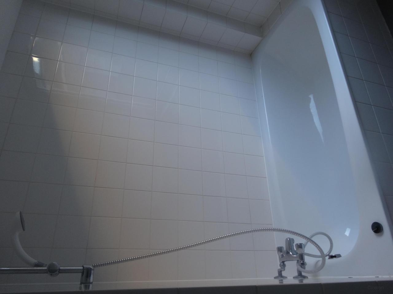 Energy-Efficient 1-Bedroom Apartment with Balcony - Image 3
