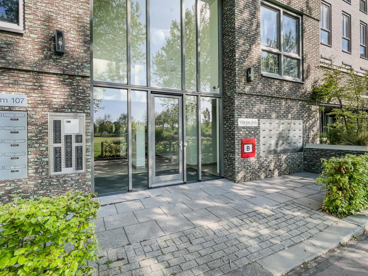 Gemeubileerd 3-kamerappartement met parkzicht - Afbeelding 3