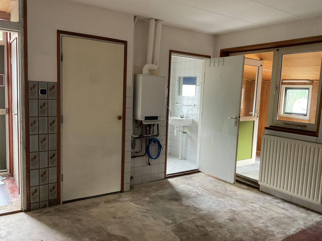 Temporary 2-Bedroom Home with Garden - Image 1