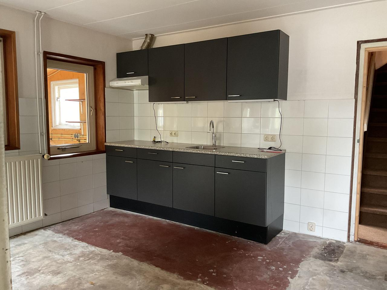 Temporary 2-Bedroom Home with Garden - Image 2