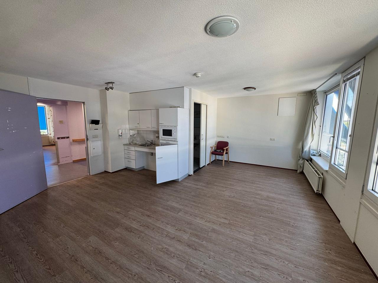 45 m² studio with sunny balcony - Image 2