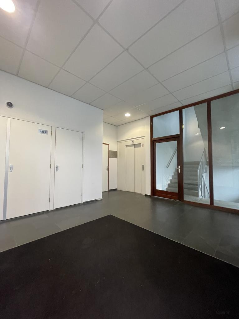 Furnished 2-Bedroom Apartment in Buitenveldert - Image 2