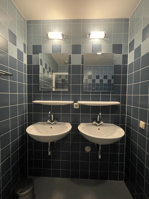 Furnished 2-Bedroom Apartment in Buitenveldert - Image 18