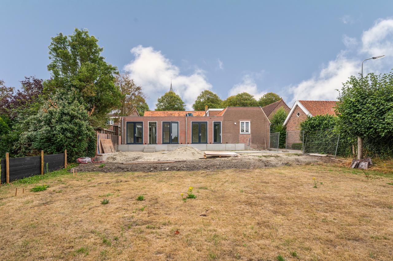 New one-bedroom apartment with private garden - Image 2